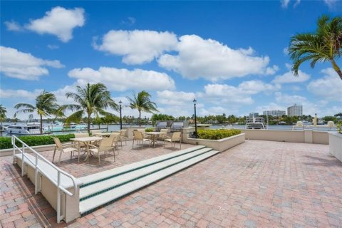 Condo in Fort Lauderdale, Florida, 2 bedrooms  № 1186549 - photo 19