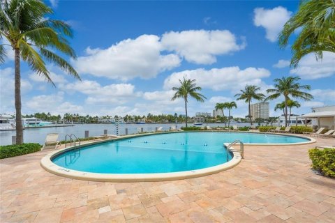 Condo in Fort Lauderdale, Florida, 2 bedrooms  № 1186549 - photo 11