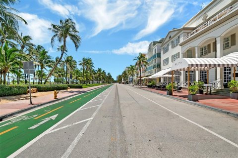 Propiedad comercial en venta en Miami Beach, Florida № 1225536 - foto 18