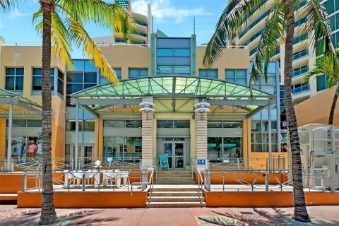 Commercial property in Miami Beach, Florida № 1225536 - photo 14