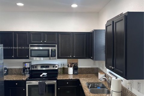 Adosado en venta en Hialeah, Florida, 3 dormitorios, 153.29 m2 № 1225501 - foto 5