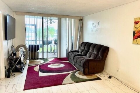 Condo in Oakland Park, Florida, 2 bedrooms  № 963686 - photo 19