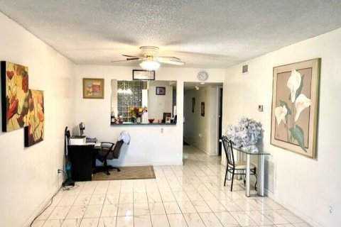 Condo in Oakland Park, Florida, 2 bedrooms  № 963686 - photo 17