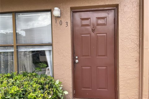 Condo in Sunrise, Florida, 2 bedrooms  № 1330261 - photo 3