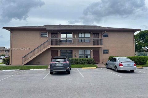 Copropriété à vendre à Sunrise, Floride: 2 chambres, 70.61 m2 № 1330261 - photo 2