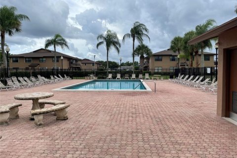 Copropriété à vendre à Sunrise, Floride: 2 chambres, 70.61 m2 № 1330261 - photo 13