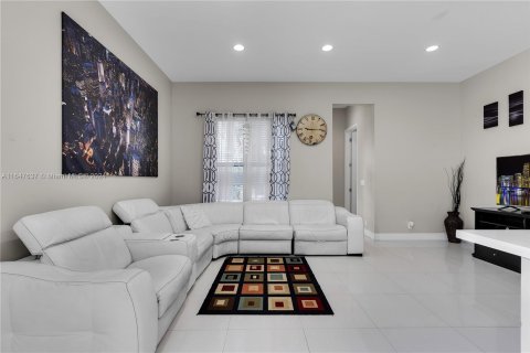 House in Fort Lauderdale, Florida 3 bedrooms, 248.51 sq.m. № 1330262 - photo 13