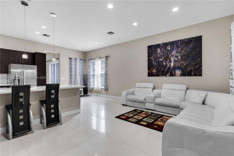 House in Fort Lauderdale, Florida 3 bedrooms, 248.51 sq.m. № 1330262 - photo 17