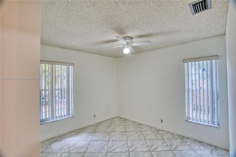 House in Boynton Beach, Florida 4 bedrooms, 143.81 sq.m. № 1401275 - photo 26