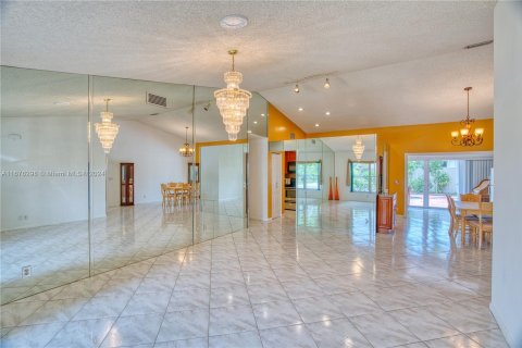 House in Boynton Beach, Florida 4 bedrooms, 143.81 sq.m. № 1401275 - photo 9