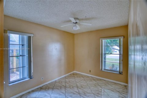 House in Boynton Beach, Florida 4 bedrooms, 143.81 sq.m. № 1401275 - photo 30