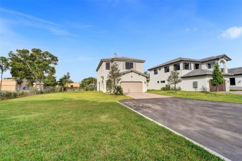 Villa ou maison à vendre à Davie, Floride: 5 chambres, 212.47 m2 № 983867 - photo 4