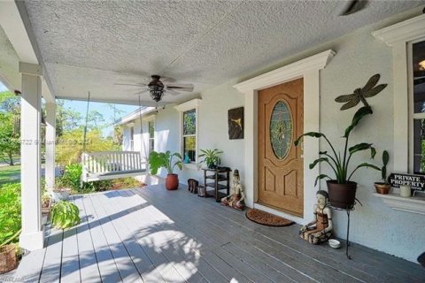 House in Naples, Florida 4 bedrooms, 198.07 sq.m. № 1230771 - photo 3