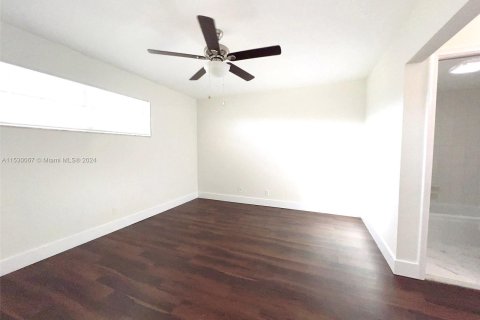 Condominio en venta en Lauderhill, Florida, 2 dormitorios, 83.98 m2 № 998011 - foto 8