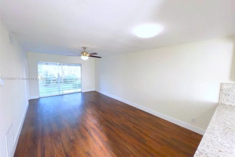 Condominio en venta en Lauderhill, Florida, 2 dormitorios, 83.98 m2 № 998011 - foto 6
