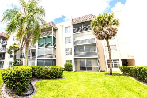 Condominio en venta en Lauderhill, Florida, 2 dormitorios, 83.98 m2 № 998011 - foto 1