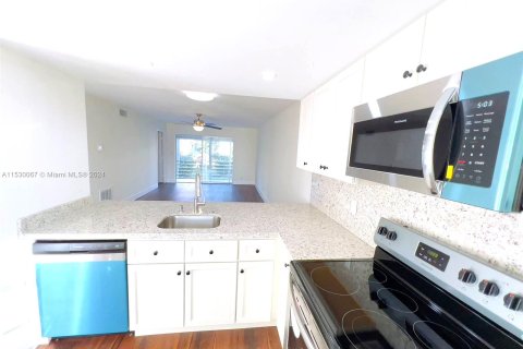 Condominio en venta en Lauderhill, Florida, 2 dormitorios, 83.98 m2 № 998011 - foto 3