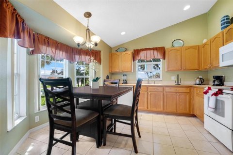 Villa ou maison à vendre à Kissimmee, Floride: 4 chambres, 166.39 m2 № 1258559 - photo 4