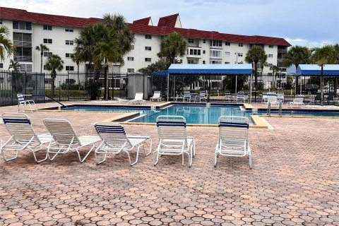 Condo in Lauderhill, Florida, 1 bedroom  № 1223192 - photo 5