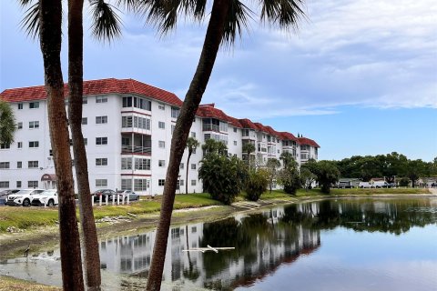 Condo in Lauderhill, Florida, 1 bedroom  № 1223192 - photo 3