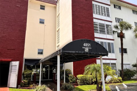 Condominio en venta en Lauderhill, Florida, 1 dormitorio, 86.21 m2 № 1223192 - foto 19