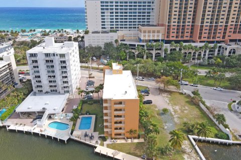 Condo in Fort Lauderdale, Florida, 1 bedroom  № 948931 - photo 15