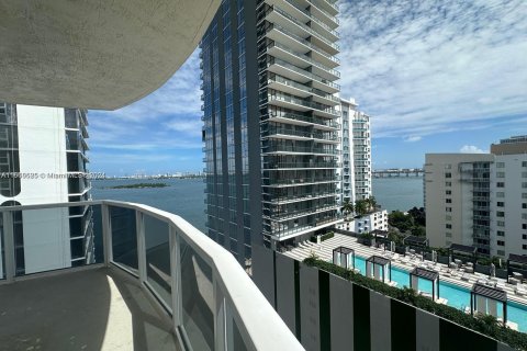 Condo in Miami, Florida, 3 bedrooms  № 1378644 - photo 1