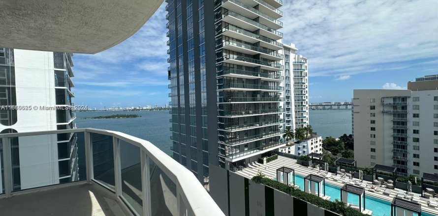 Condo in Miami, Florida, 3 bedrooms  № 1378644