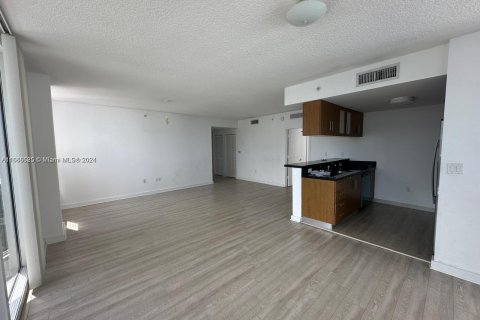 Condo in Miami, Florida, 3 bedrooms  № 1378644 - photo 4