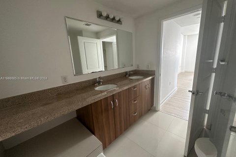 Condo in Miami, Florida, 3 bedrooms  № 1378644 - photo 10