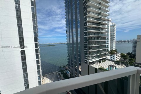 Condo in Miami, Florida, 3 bedrooms  № 1378644 - photo 17