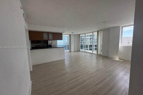 Condo in Miami, Florida, 3 bedrooms  № 1378644 - photo 3