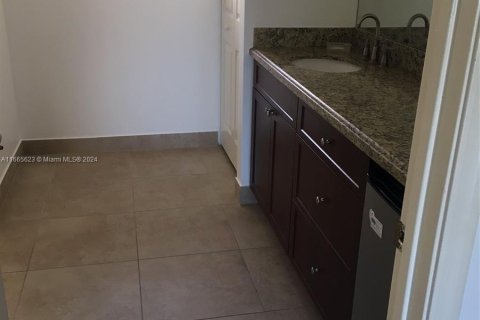 Townhouse in Doral, Florida 4 bedrooms, 176.33 sq.m. № 1378643 - photo 19