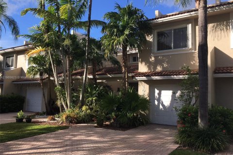 Townhouse in Doral, Florida 4 bedrooms, 176.33 sq.m. № 1378643 - photo 2