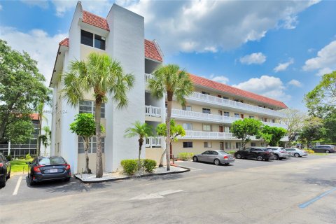 Condo in Lauderhill, Florida, 2 bedrooms  № 1177915 - photo 23