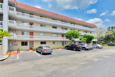 Condo in Lauderhill, Florida, 2 bedrooms  № 1177915 - photo 22