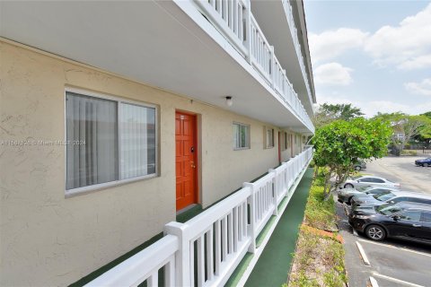 Condo in Lauderhill, Florida, 2 bedrooms  № 1177915 - photo 21