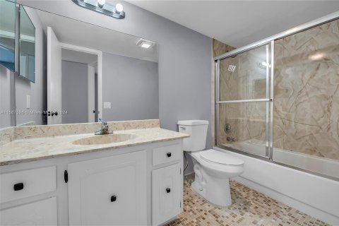 Copropriété à vendre à Lauderhill, Floride: 2 chambres, 99.41 m2 № 1177915 - photo 25