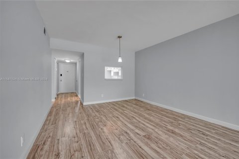 Copropriété à vendre à Lauderhill, Floride: 2 chambres, 99.41 m2 № 1177915 - photo 6