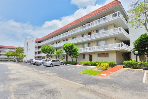 Copropriété à vendre à Lauderhill, Floride: 2 chambres, 99.41 m2 № 1177915 - photo 1