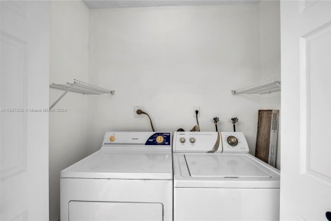 Condo in Lauderhill, Florida, 2 bedrooms  № 1177915 - photo 13