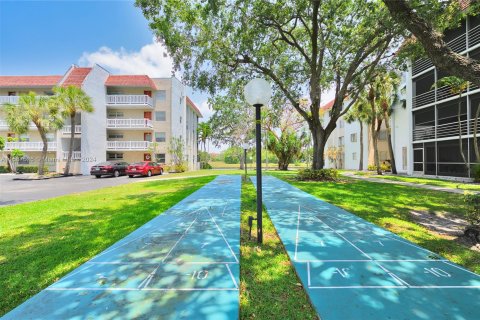 Condo in Lauderhill, Florida, 2 bedrooms  № 1177915 - photo 15