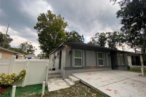 House in Tampa, Florida 4 bedrooms, 155.15 sq.m. № 1378125 - photo 3