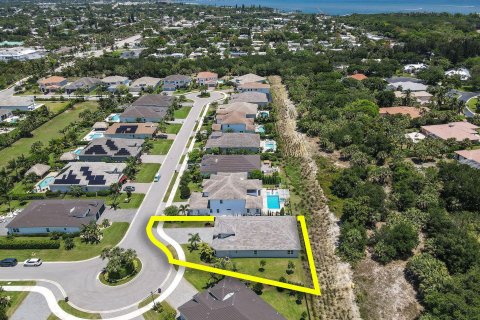 House in Jensen Beach, Florida 4 bedrooms, 283.82 sq.m. № 1222802 - photo 6