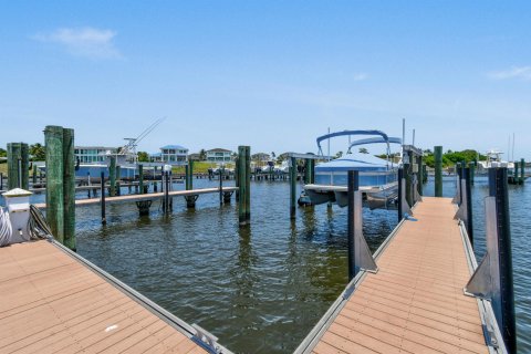 Villa ou maison à vendre à Jensen Beach, Floride: 4 chambres, 283.82 m2 № 1222802 - photo 18