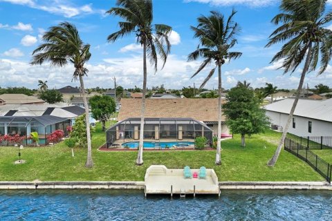Casa en venta en Cape Coral, Florida, 3 dormitorios, 168.9 m2 № 1107968 - foto 10