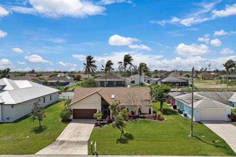 Casa en venta en Cape Coral, Florida, 3 dormitorios, 168.9 m2 № 1107968 - foto 12