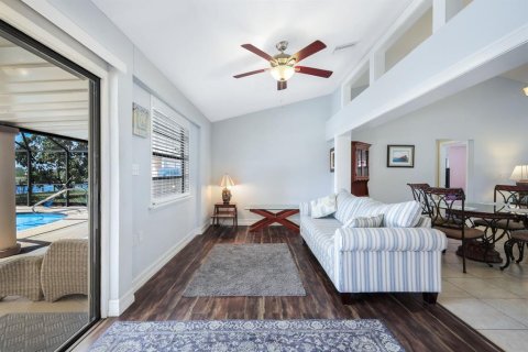 Casa en venta en Cape Coral, Florida, 3 dormitorios, 168.9 m2 № 1107968 - foto 22