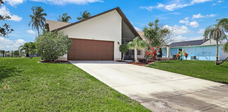 Casa en Cape Coral, Florida 3 dormitorios, 168.9 m2 № 1107968