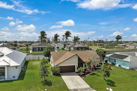 Casa en venta en Cape Coral, Florida, 3 dormitorios, 168.9 m2 № 1107968 - foto 19